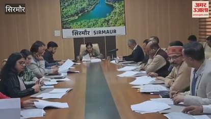 Sirmour Department should provide information about proper nutrition to pregnant women DC Priyanka Verma gave instructions in the meeting held in Nahan