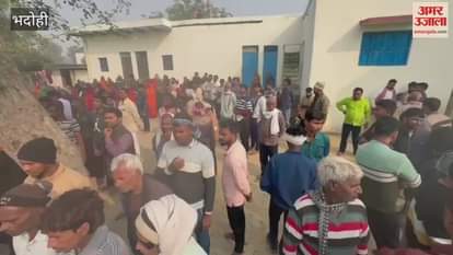 young man dead body found in Bhadohi causing an uproar VIDEO