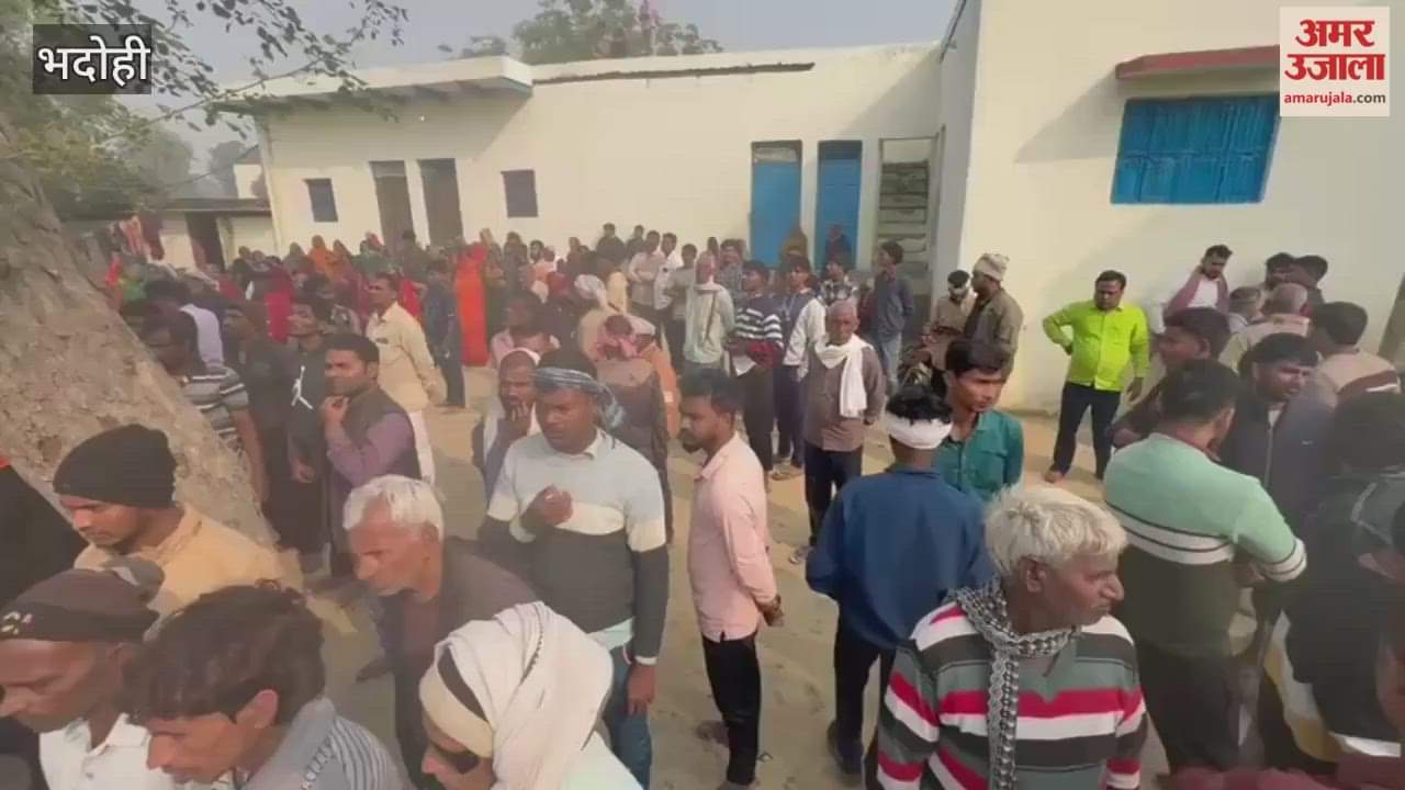 young man dead body found in Bhadohi causing an uproar VIDEO