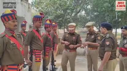 SP hoisted flag on Police Flag Day in ghazipur