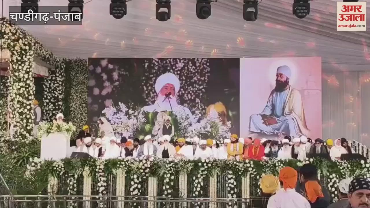 Sant Sammelan in Anandpur Sahib, Sri Sri Ravi Shankar Dera Vyas chief Gurvinder Singh Dhillon arrived