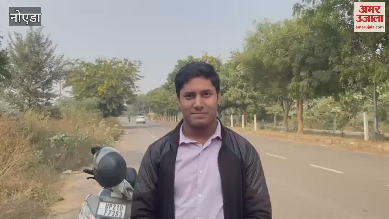 Reflectors were installed on 60 meter road of Yamuna City