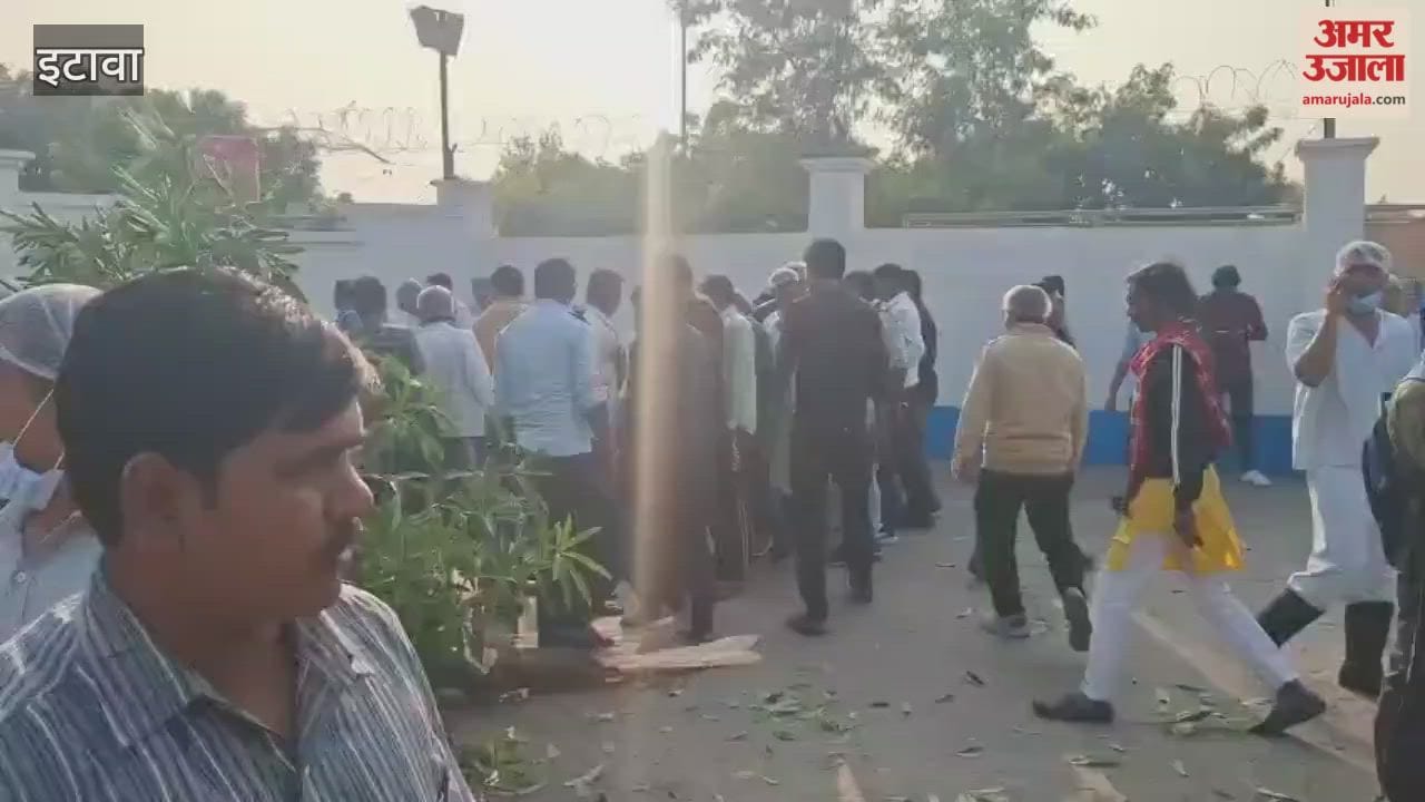 Road accident in Etawah: Bus full of passengers collides with Mother Dairy wall, injuring 15