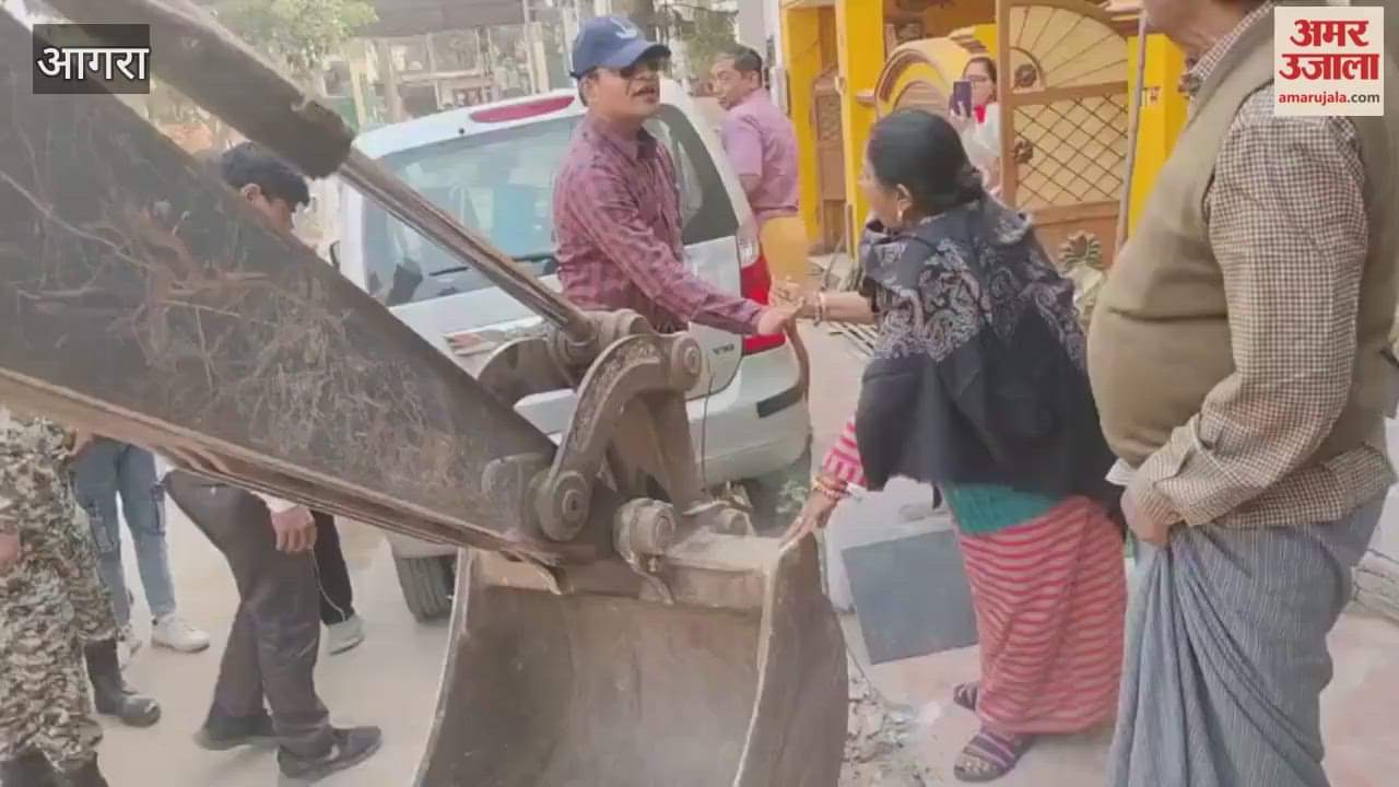 Municipal Corporation removed encroachment in agra