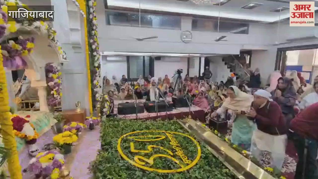 People participated in kirtan at a gurdwara in Kavinagar.