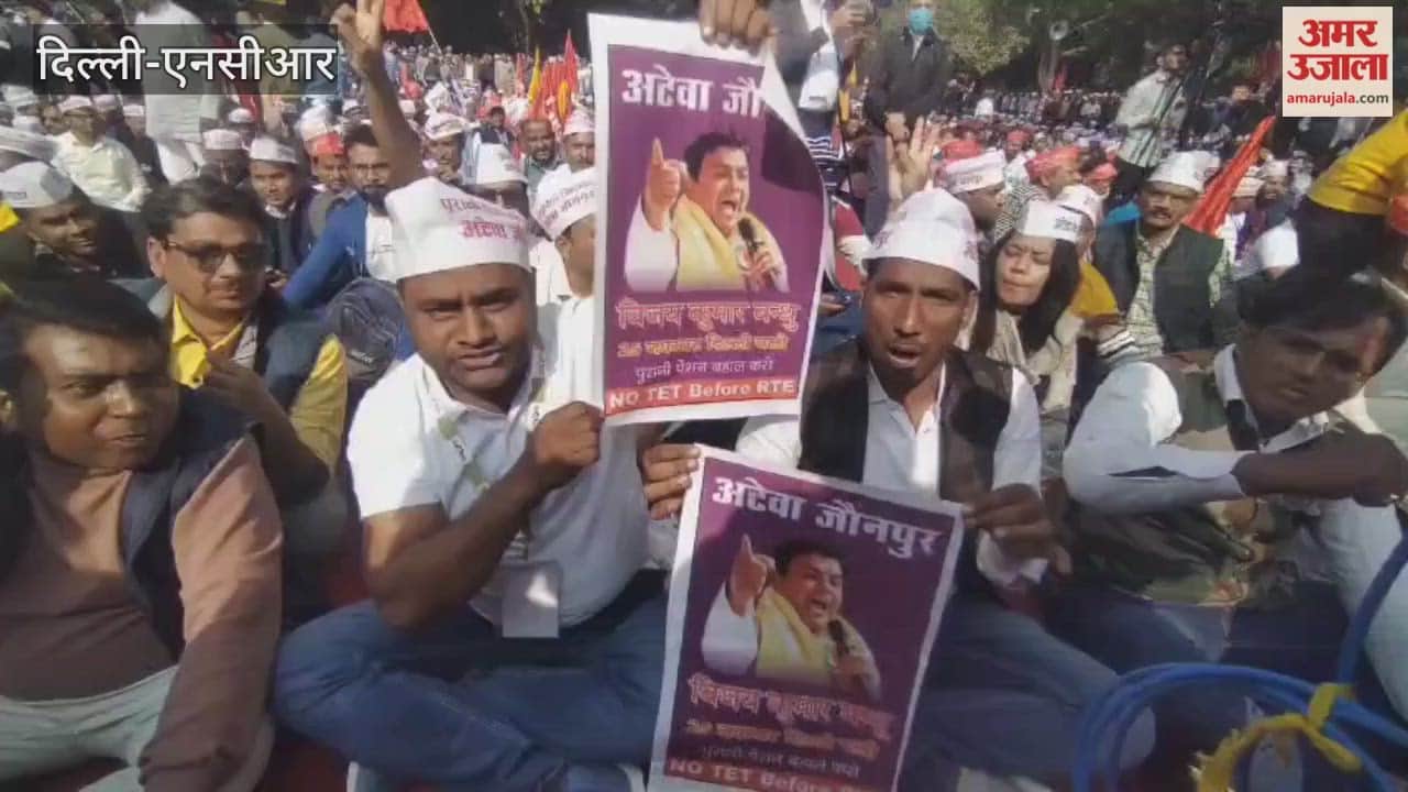 Delhi Protest Demanding restoration of old pension and employees from several states sit on strike at Jantar Mantar