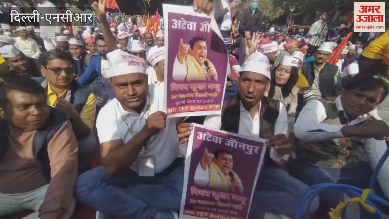 Delhi Protest Demanding restoration of old pension and employees from several states sit on strike at Jantar Mantar