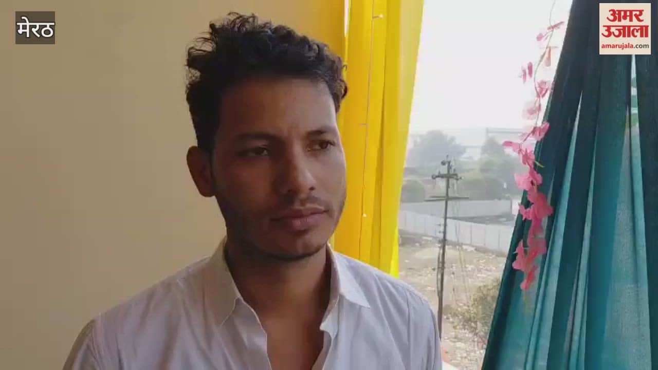 Meerut: Two youths caught red handed while stealing from a wedding house.