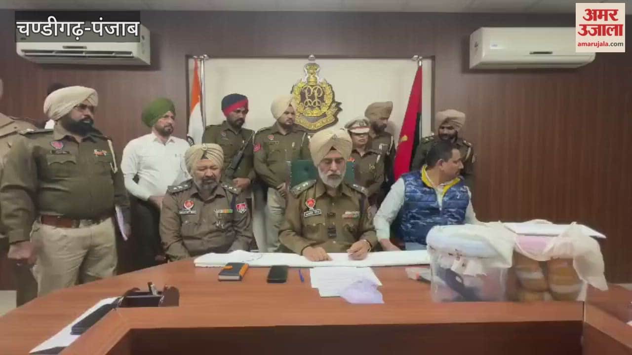 Two smugglers arrested with 5 kg heroin, pistol and cartridges in Fazilka