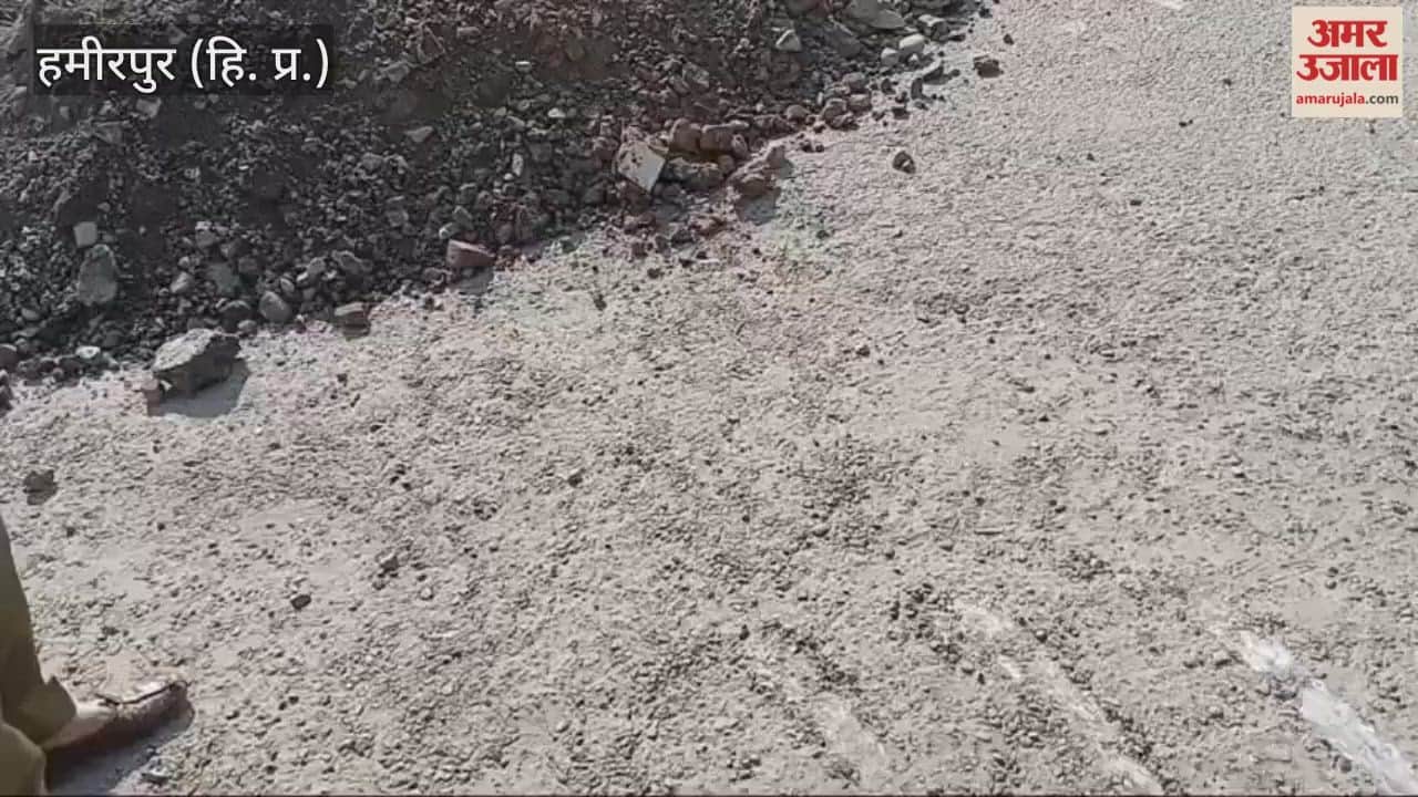 Hamirpur Pits at Bhota bus stand filled with mud instead of tar traders express anger