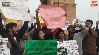 Student organizations protest at India Gate on increasing pollution in Delhi