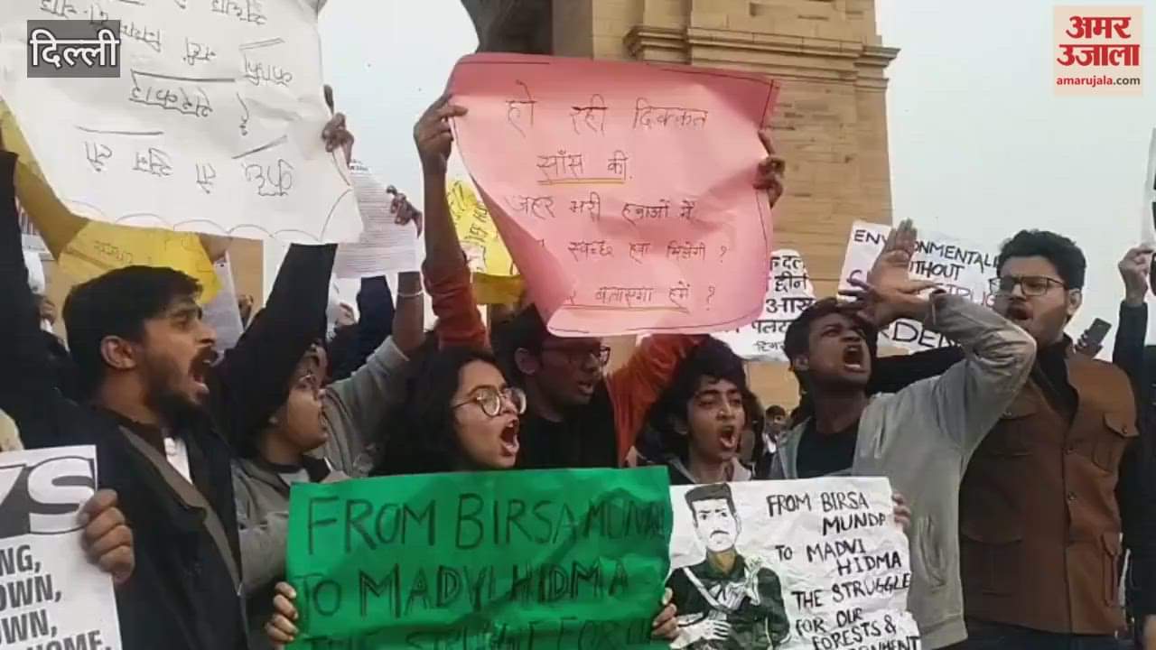 Student organizations protest at India Gate on increasing pollution in Delhi