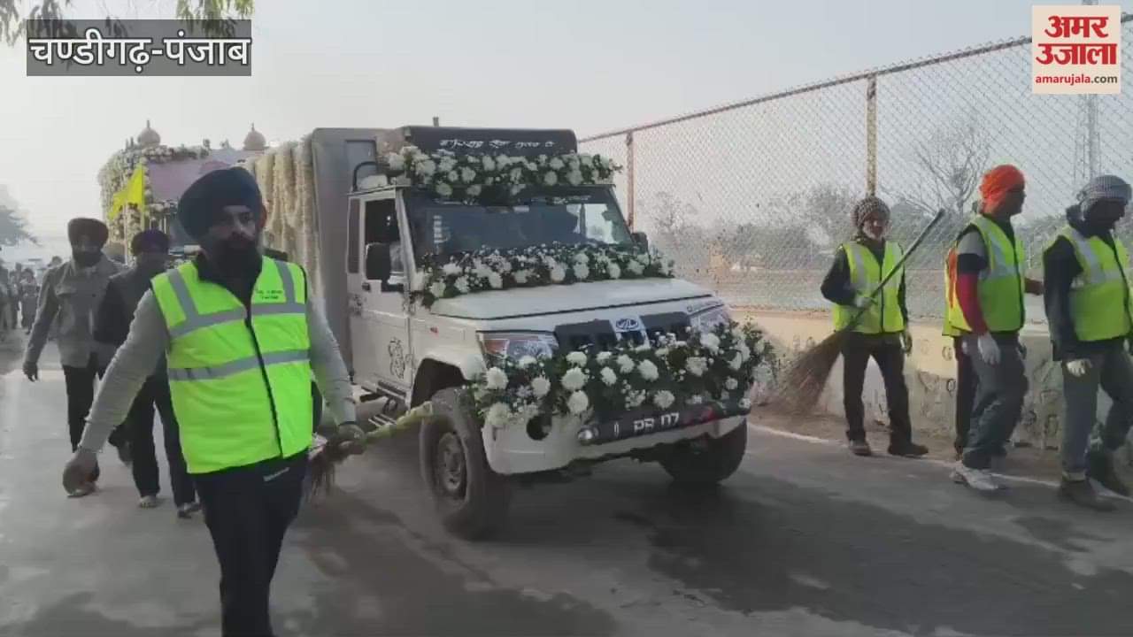 The divine Nagar Kirtan departs from Sri Kiratpur Sahib for Sri Anandpur Sahib.