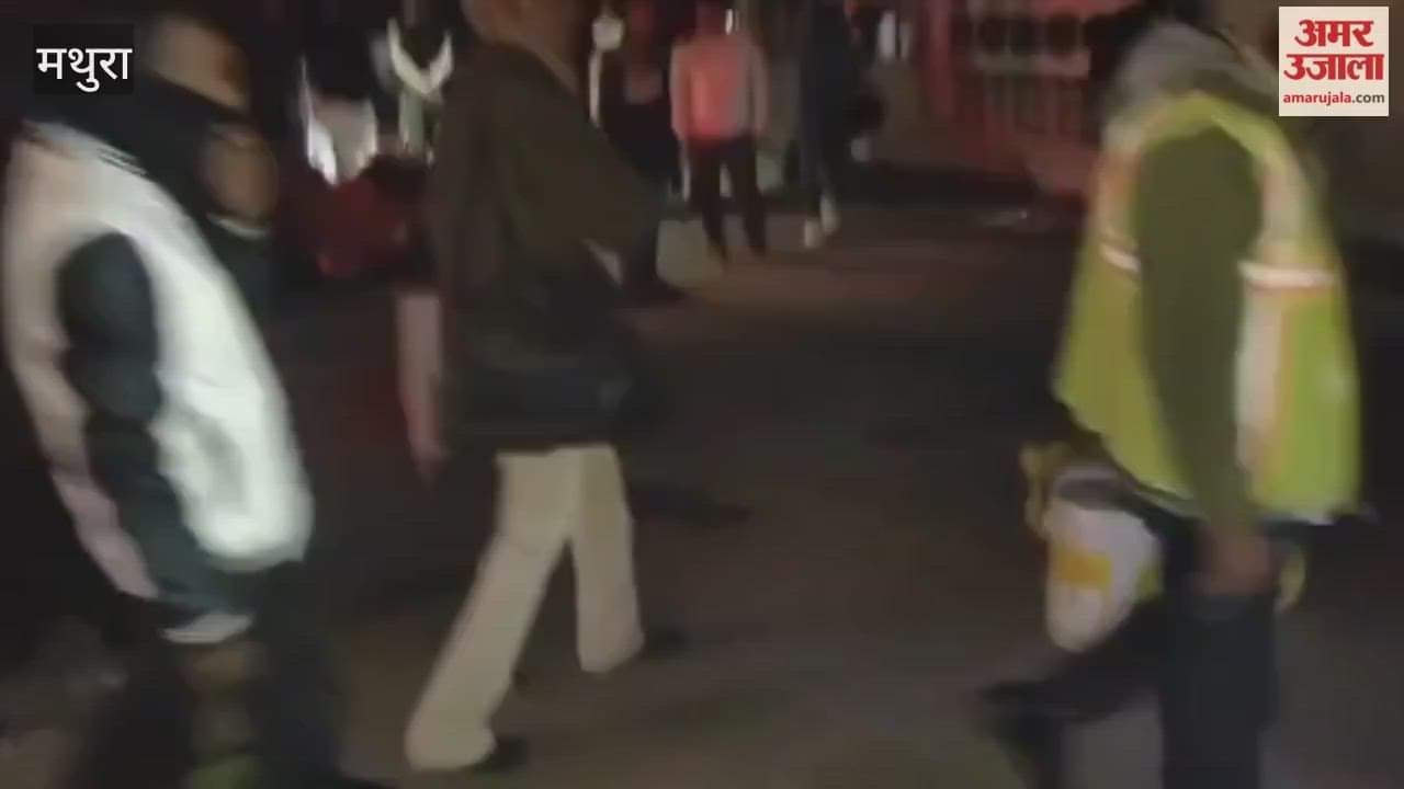 Passenger Bus Overturns on Yamuna Expressway  16 Injured