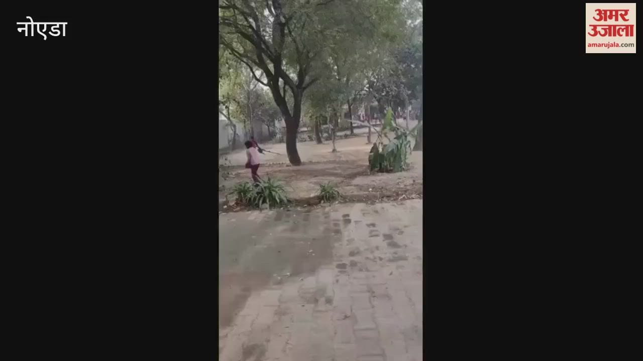 Greater Noida Government school does not teach kids