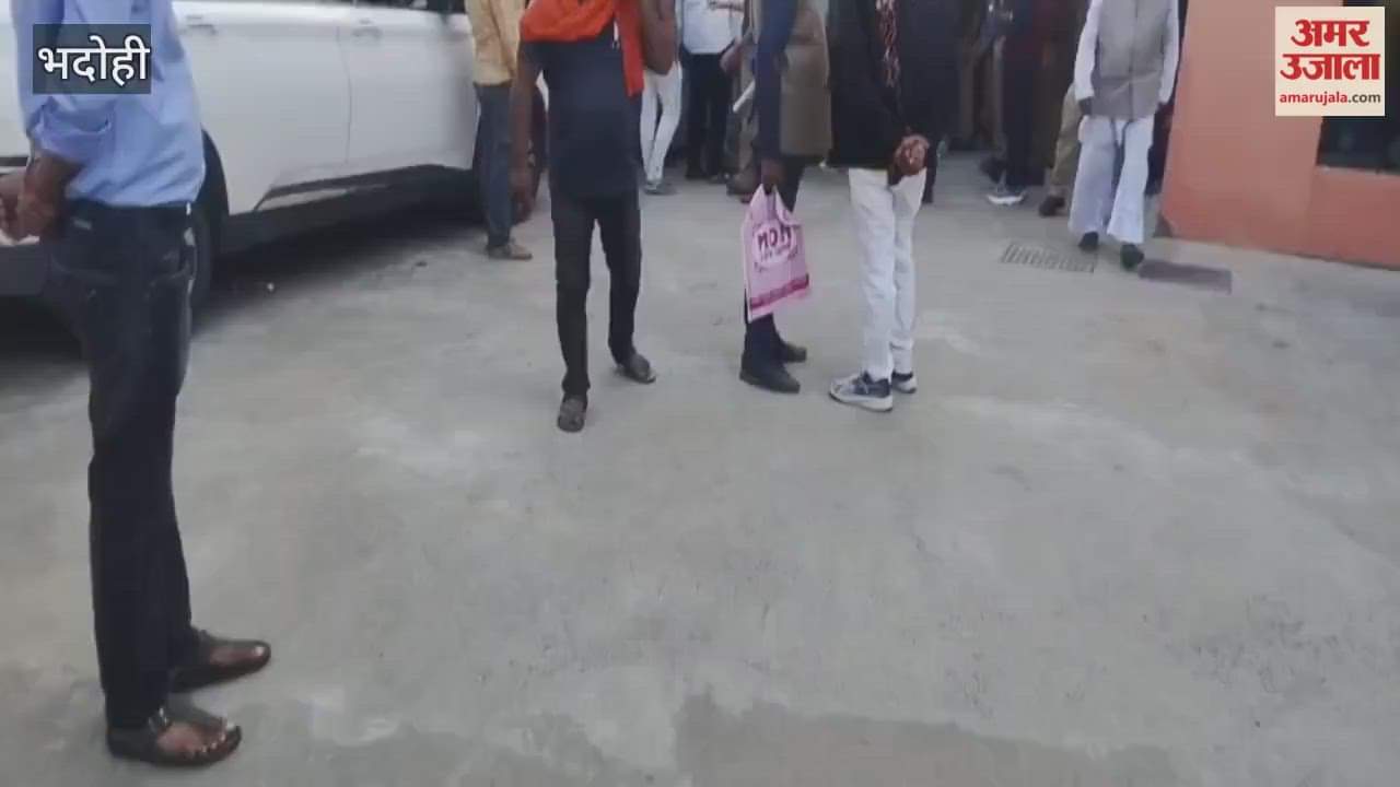 Three motor mechanics died due to poisonous gas in Bhadohi carpet company