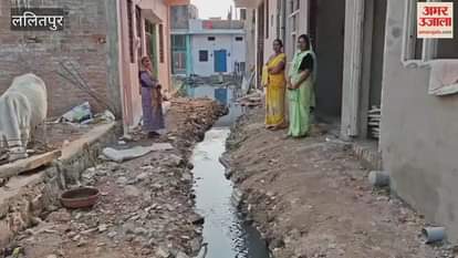 VIDEO: Due to lack of drainage in this ward of Lalitpur, dirty water has accumulated outside the houses.