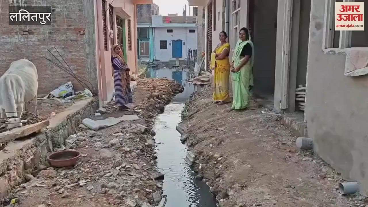 VIDEO: Due to lack of drainage in this ward of Lalitpur, dirty water has accumulated outside the houses.