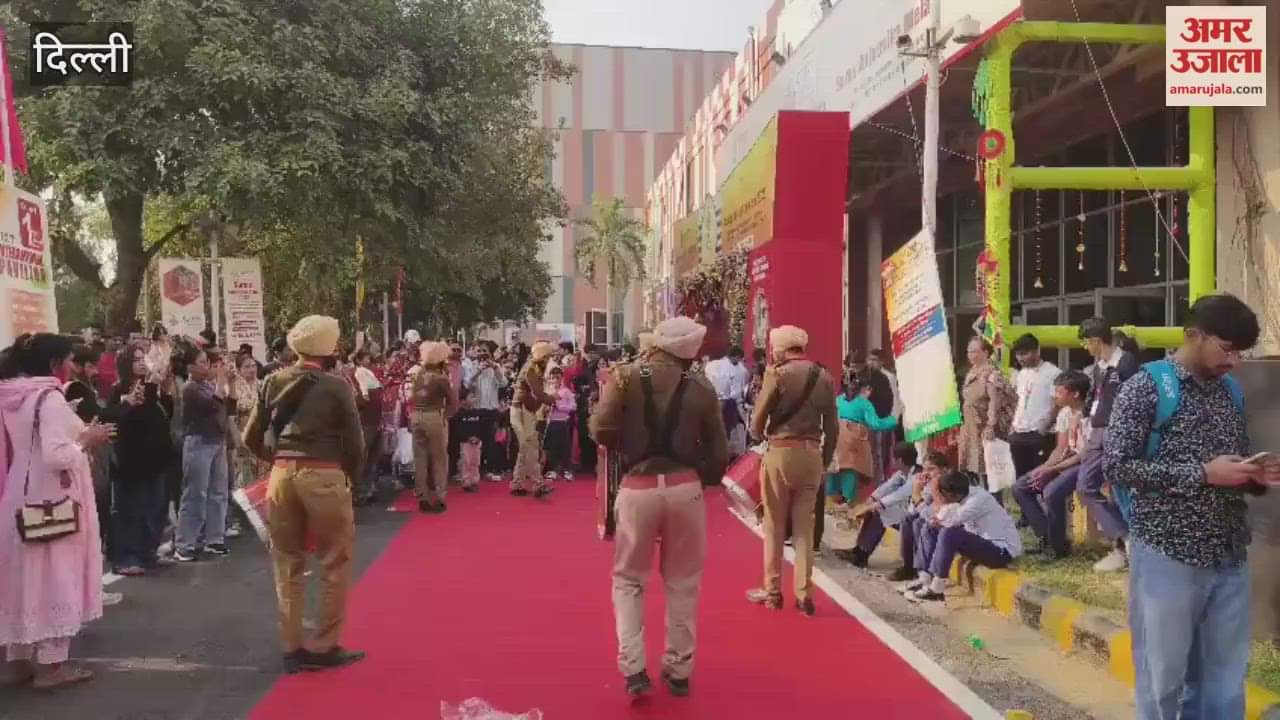 crowd of people for shopping in trade fair on Monday