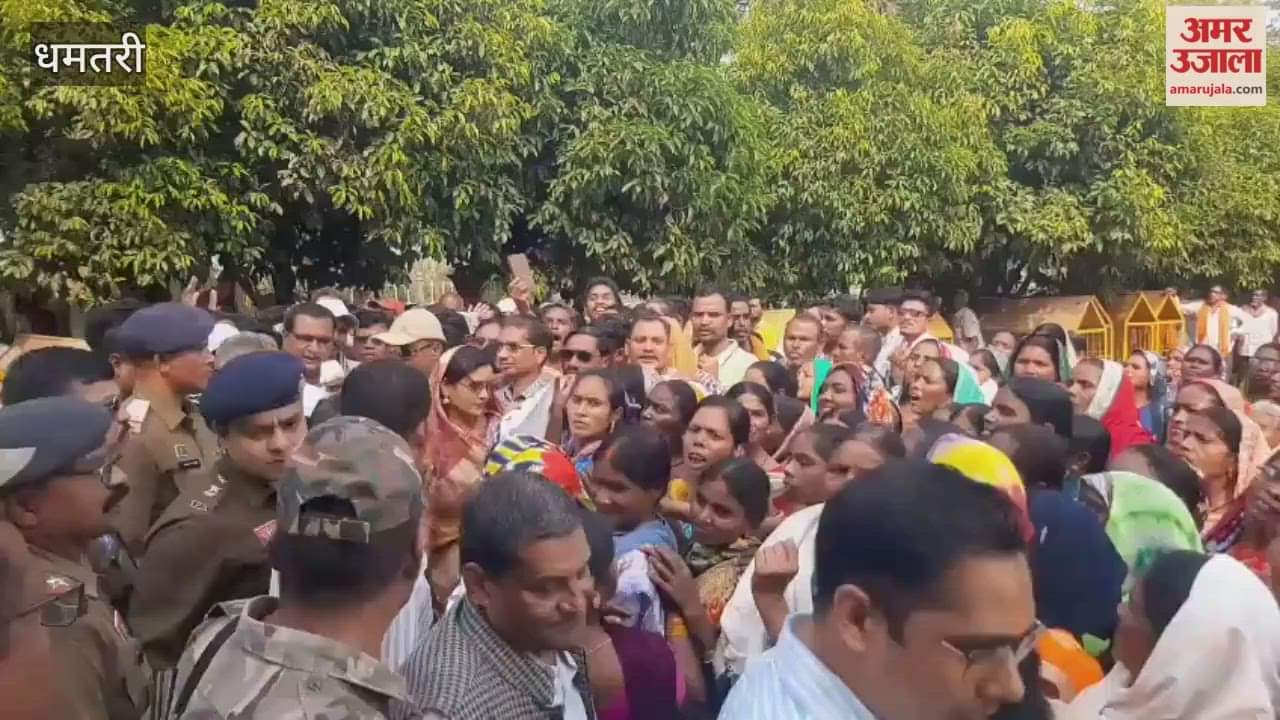 The administration allotted land for the Housing Board in Dhamtari villagers protested and surrounded the Collectorate
