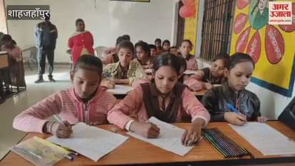 Students displayed their talent in the general knowledge competition in Shahjahanpur