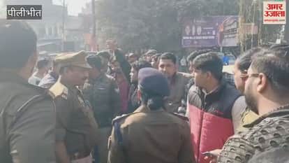 CO Traffic accused of indecency ABVP workers staged a sit-in protest in Pilibhit