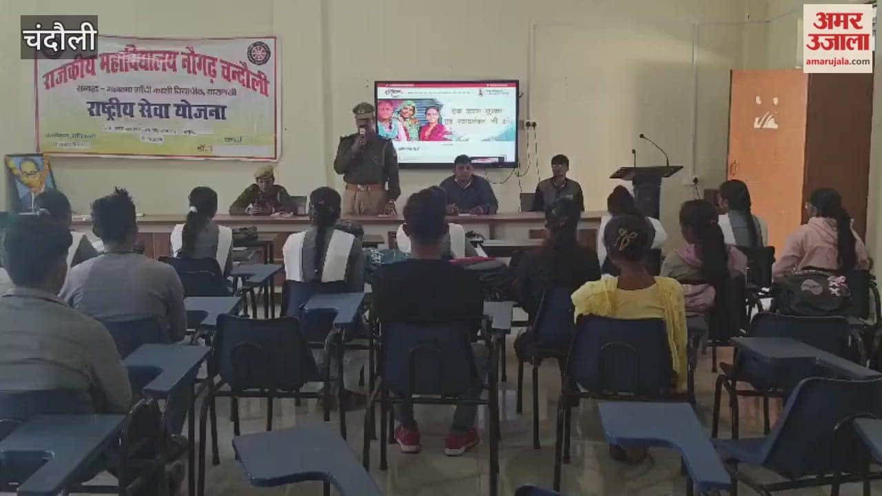 Seminar on Constitution Day students received information about helpline services