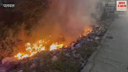 Garbage fire on service lane of Mathura to Delhi National Highway-19 in Palwal
