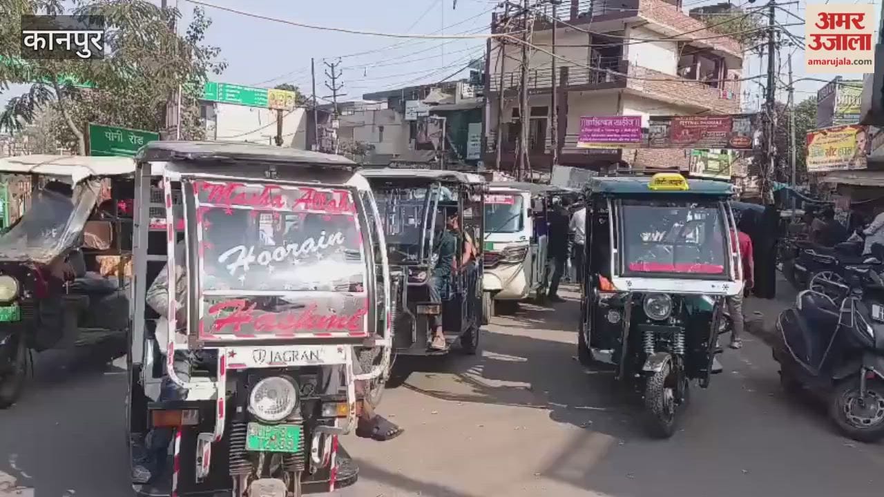 Traffic jams are caused by vehicles parked haphazardly in no-parking zones