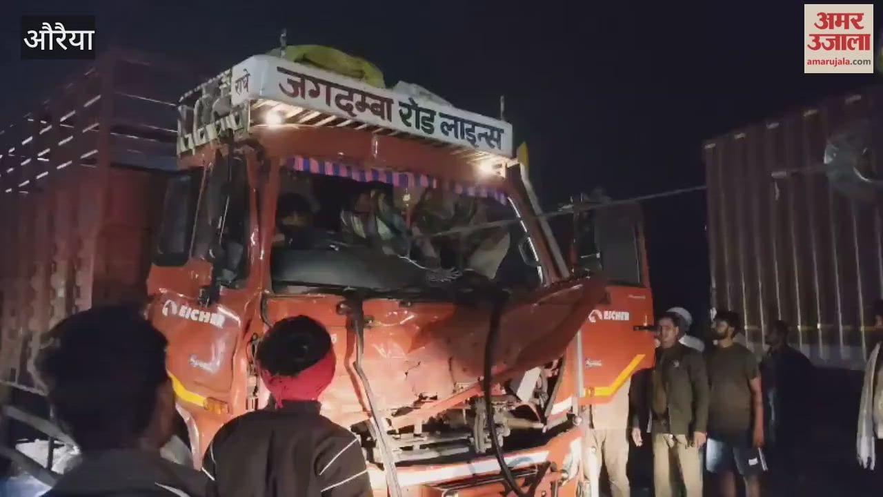 Auraiya: Mini truck rams into vehicle, driver trapped in cabin