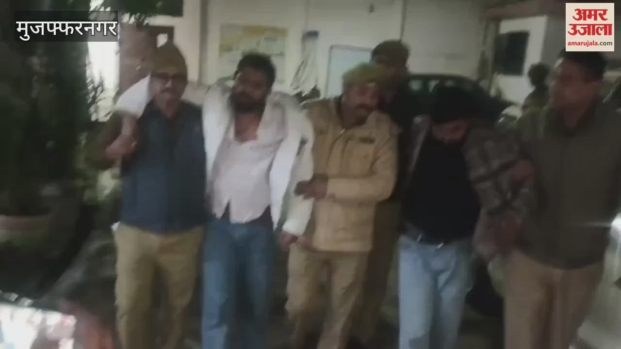 Muzaffarnagar: Attempt to ram Scorpio on police checking at Shiv Chowk
