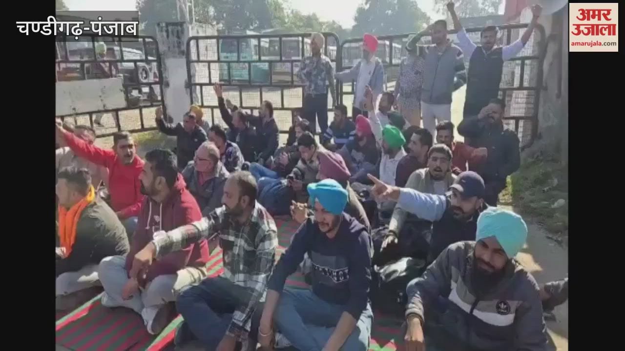 Roadways employees protest in Hoshiarpur