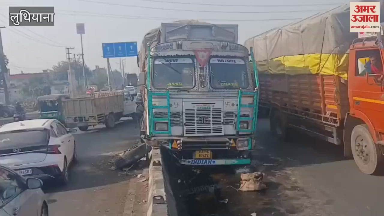 Uncontrolled truck rams into divider in Ludhiana