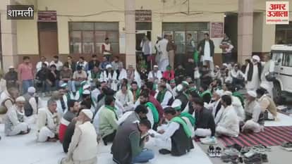 Shamli: Farmers staged a sit-in at the Collectorate, raising slogans over various demands, and the demonstration lasted for three hours