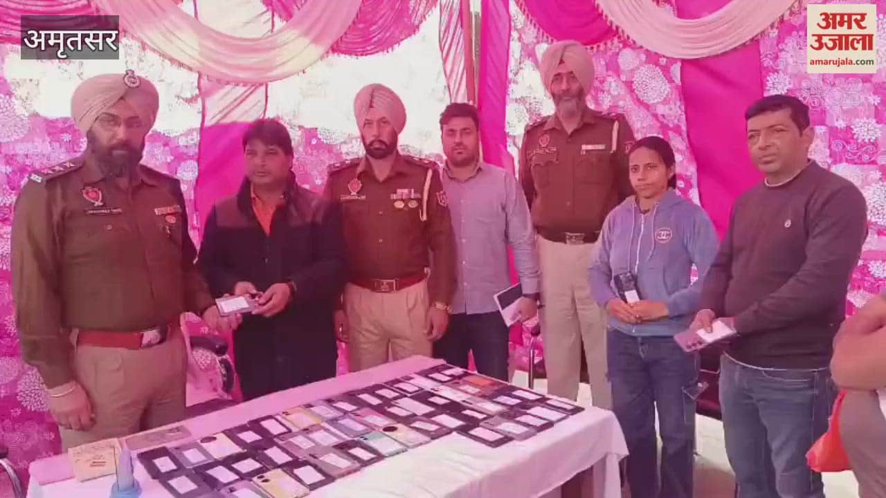 Amritsar Railway Police returns 51 lost mobile phones to people