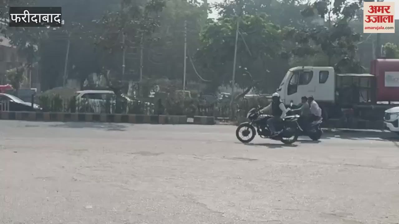 corporation sprayed water on major roads in Faridabad with an anti-smog gun machine