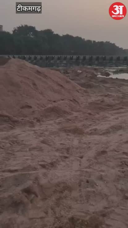 Tikamgarh News: Administration raids sand mines, seizes vehicles