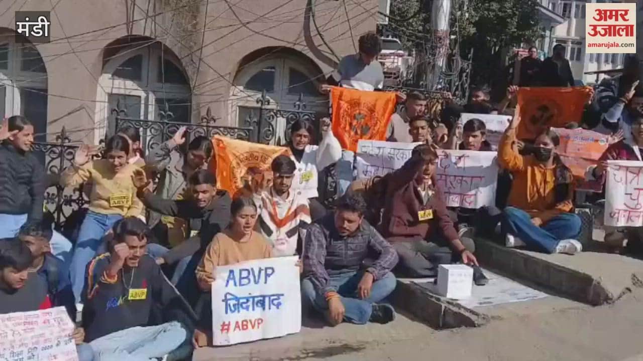 Mandi ABVP staged a sit-in protest outside the District DC office in Mandi protesting by polishing shoes