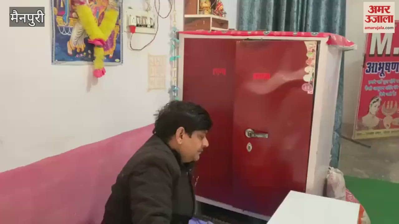 Thieves broke locks of jewellery shop