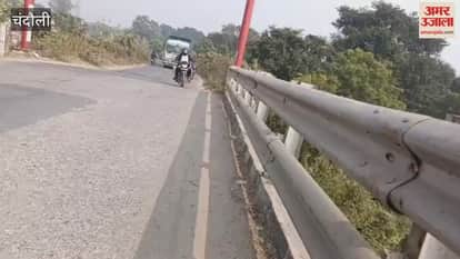 Overloaded vehicles operating under nose of police in chandauli