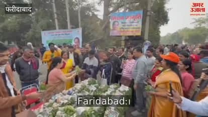 Mayor Praveen Joshi distributed winter flowering plants at Sector 12 Town Park