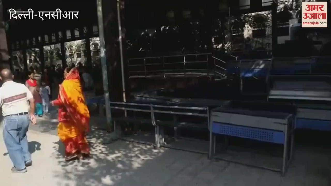 Voters arrive at Government Sarvodaya Girls School in Vinod Nagar to cast their votes