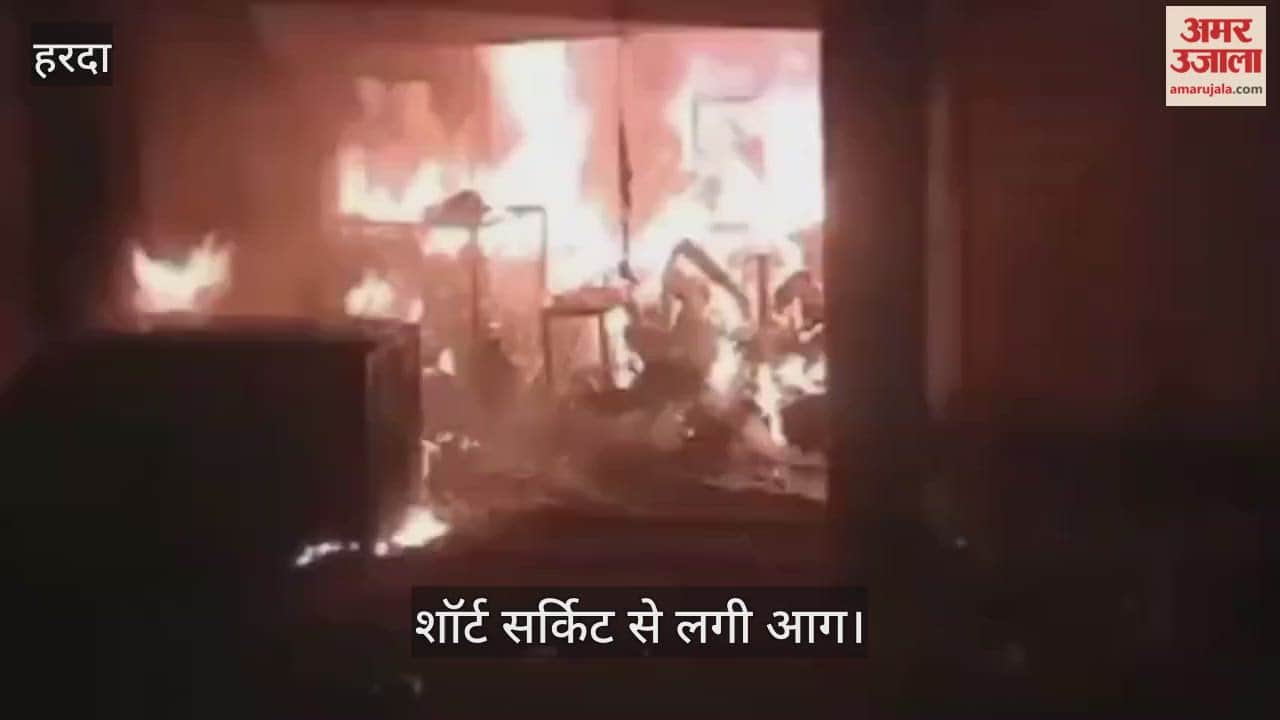 Massive fire in complex shop, loss of lakhs