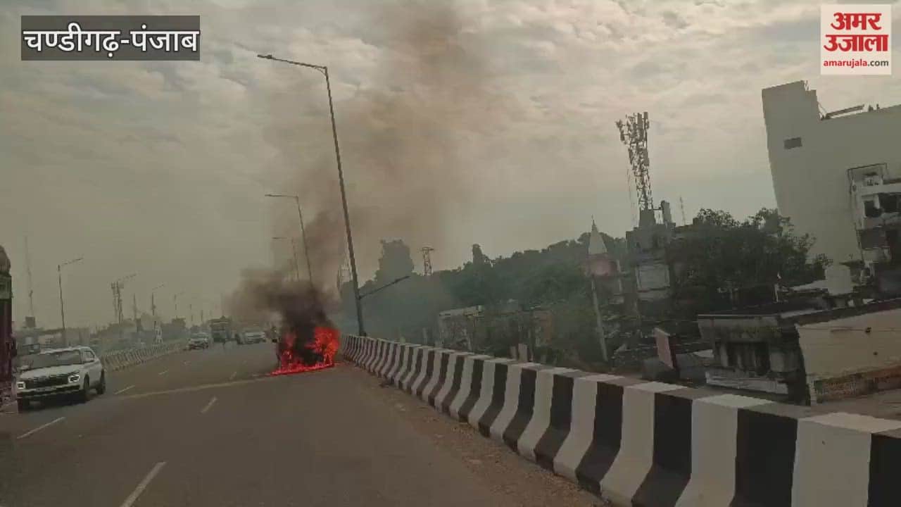 Fire set on moving car in Phagwara