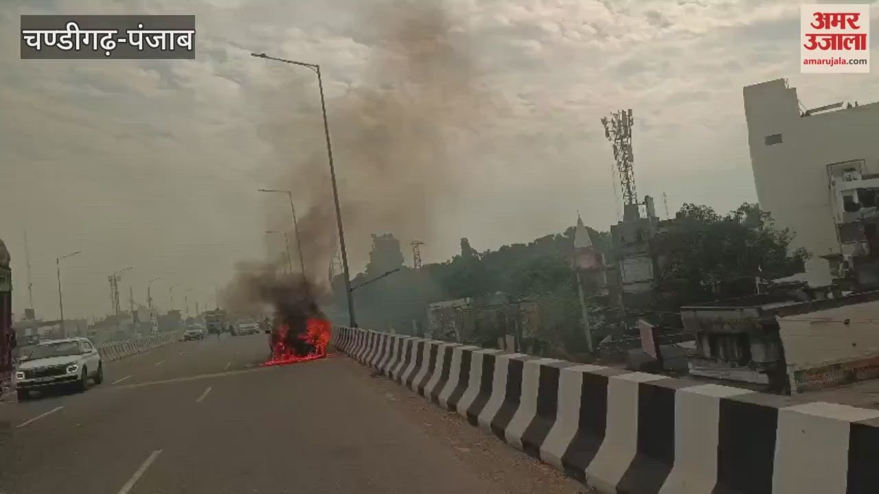 Fire set on moving car in Phagwara