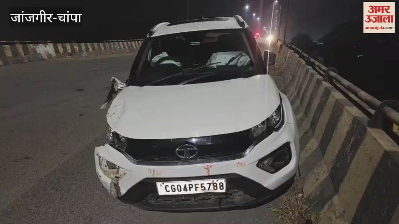 Bike and car collide in Janjgir Champa viral video