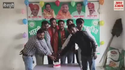 Celebrated foundation day of Bhakiyu Lokshakti by cutting cake