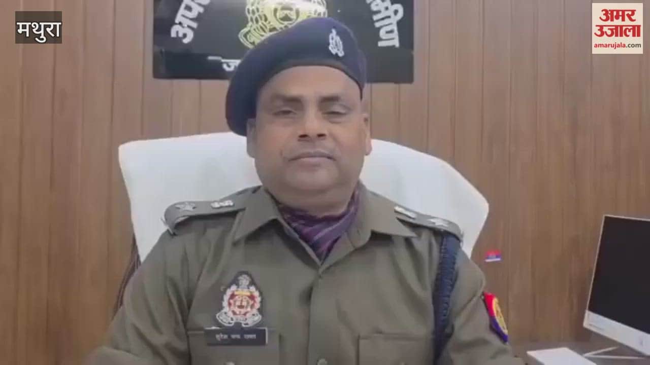 Two groups fight on street  at goverdhan in mathura