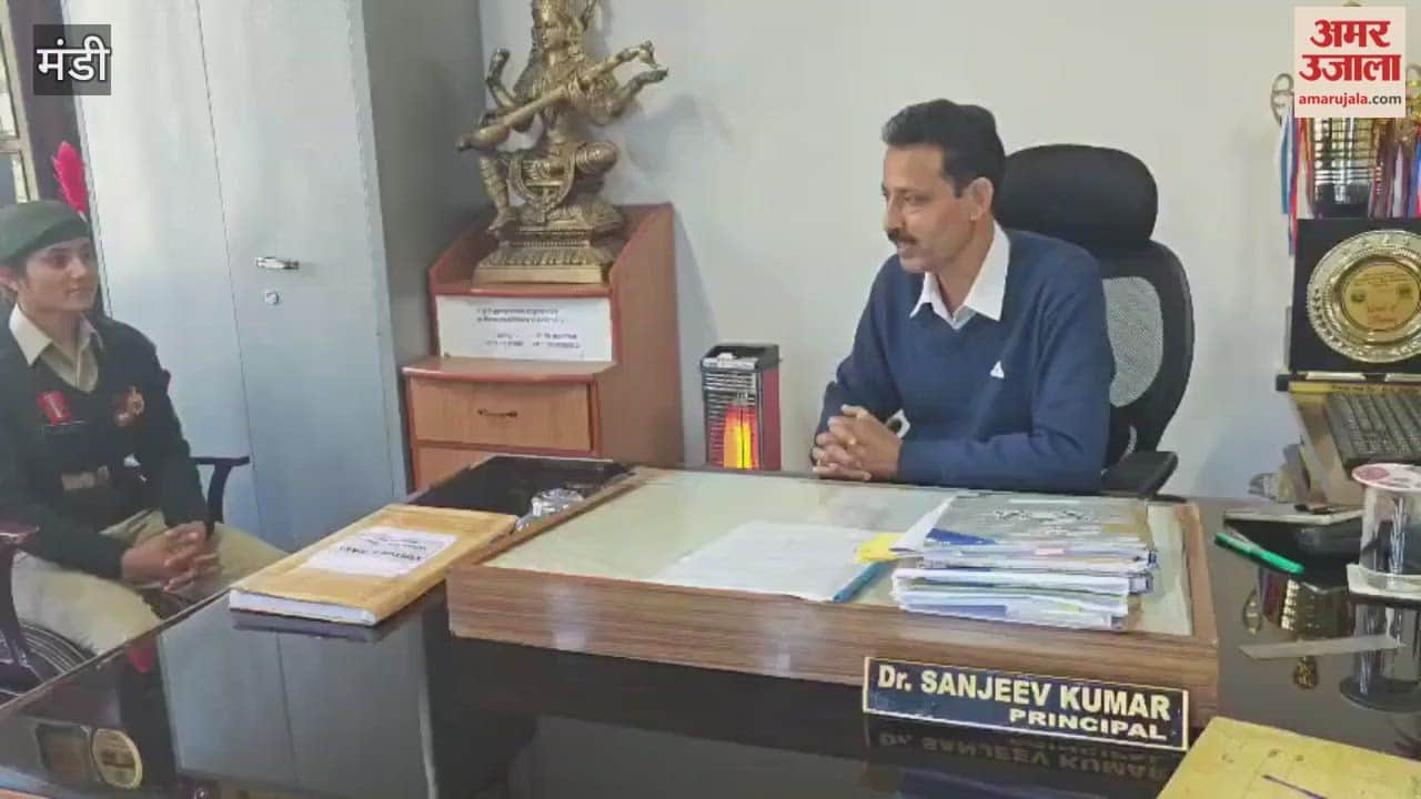 NCC cadet Dumesh Kumari of Vallabh Government College mMandi hoisted the tricolor at Mount B.C. Roy peak