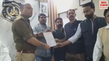 Congress workers protest against chief election commissioner in Agra